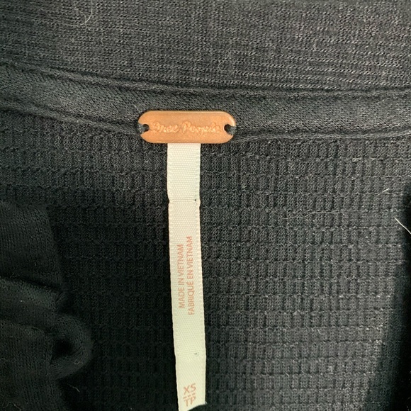 Black shirt - Picture 2 of 4